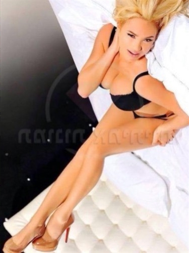 Love and sweetness from amy experienced masseuse escort Axielina Liezen