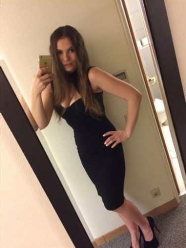 Escort Azifah,Osnabrück party girl contact me