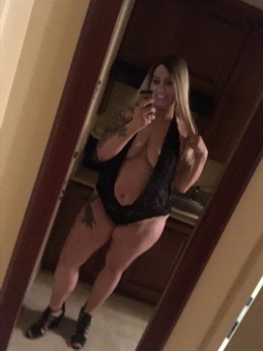 Fresh beautiful unique escort Carina Best Roanne