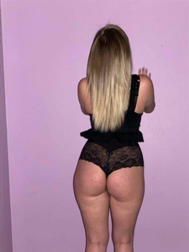 Clean discrete escort Ifrah Limburg