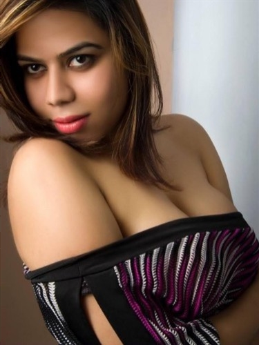 Classy beautiful and well educated escort Nurhuda Zürich